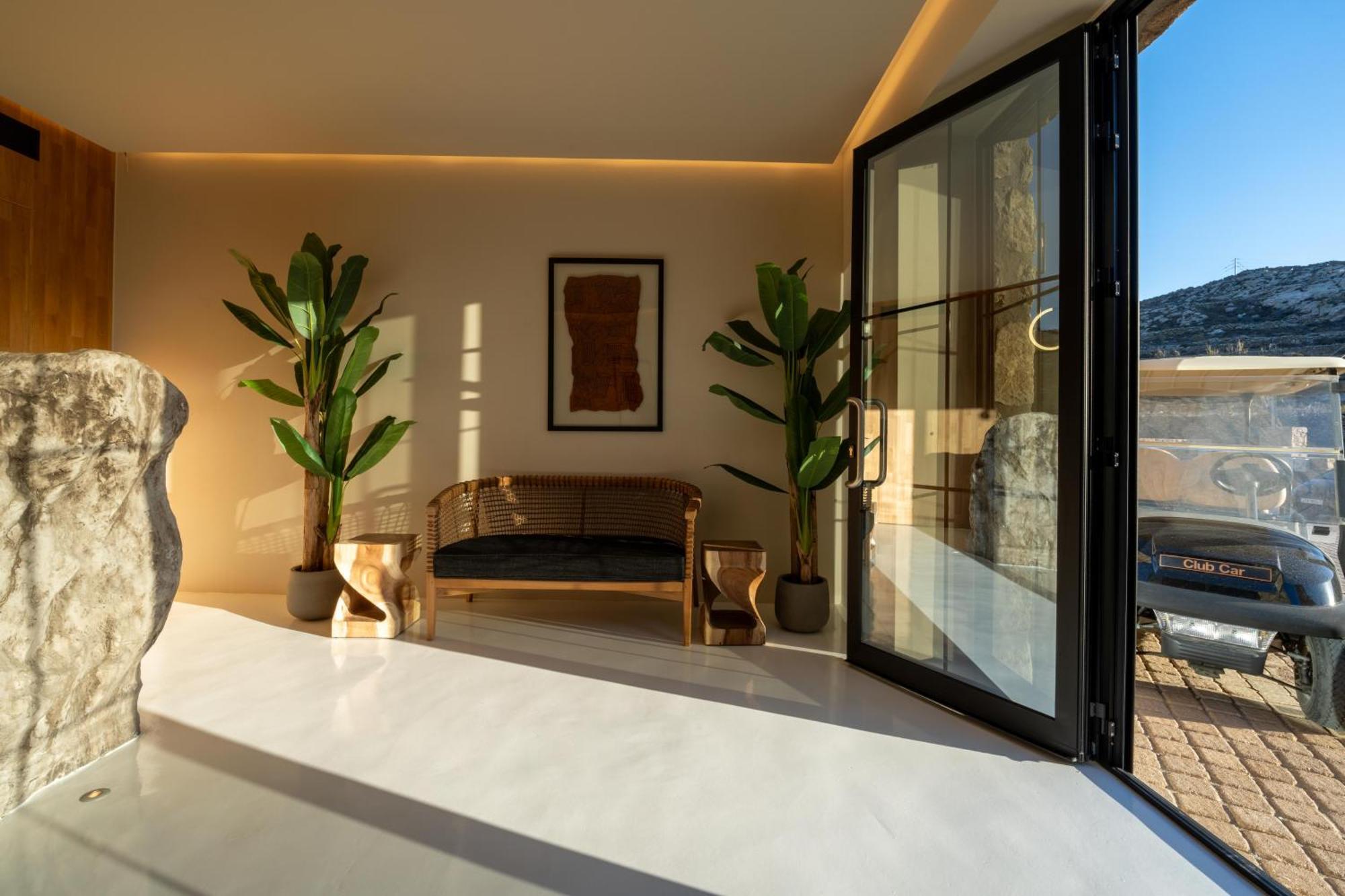Black Hotel