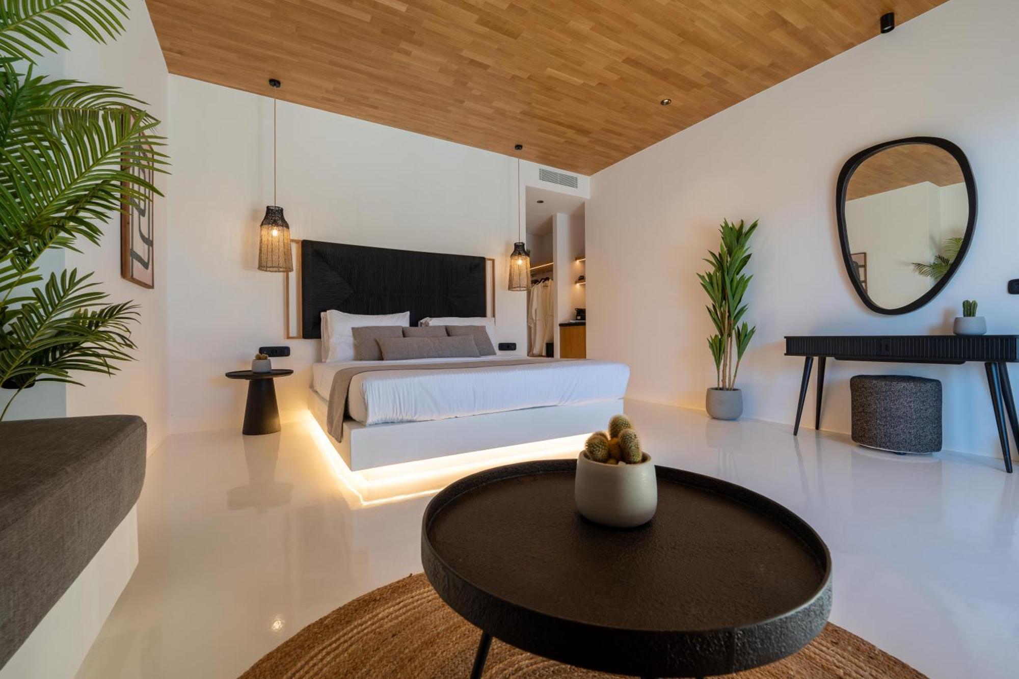 Black * Ftelia (Mykonos)