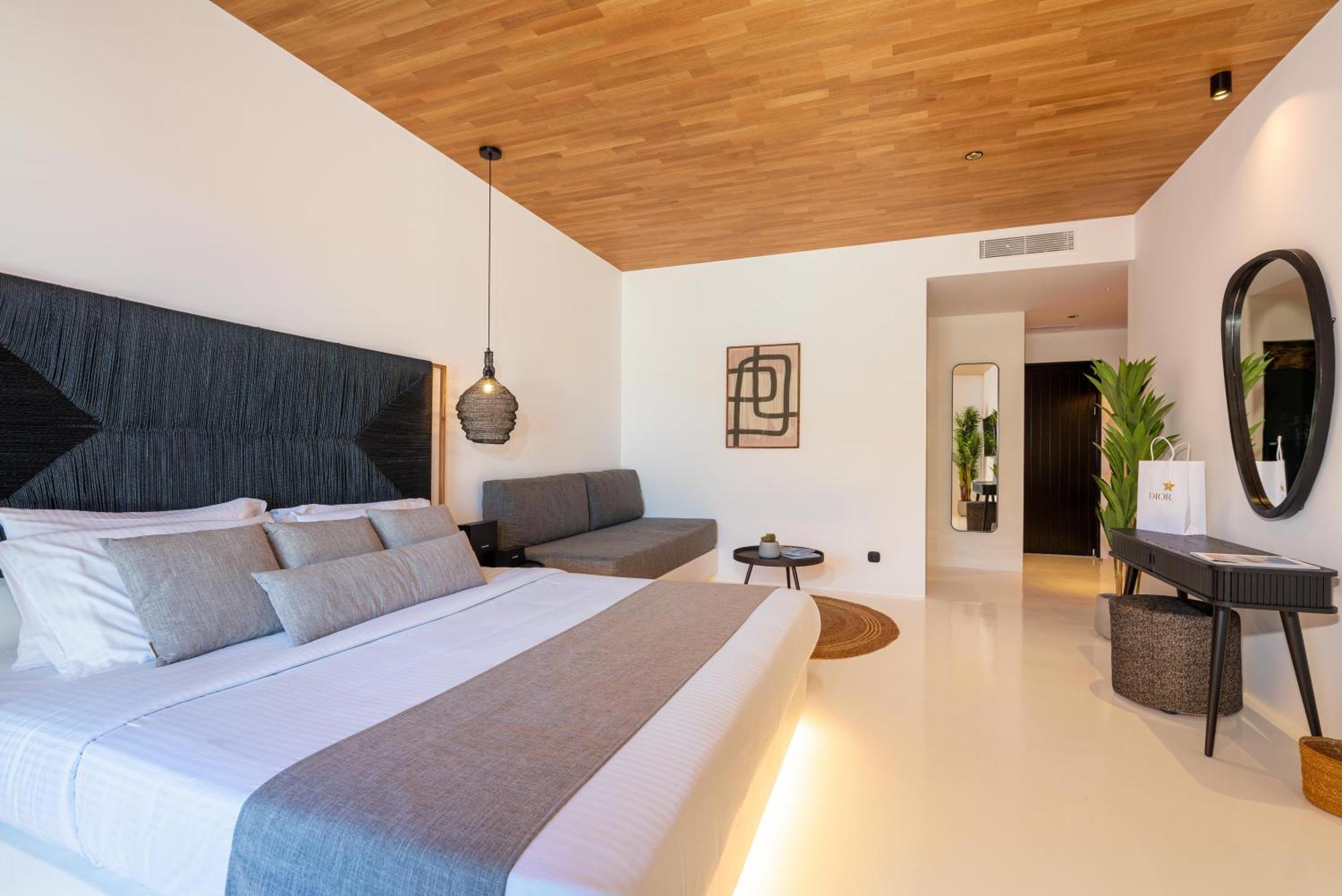 Black * Ftelia (Mykonos)