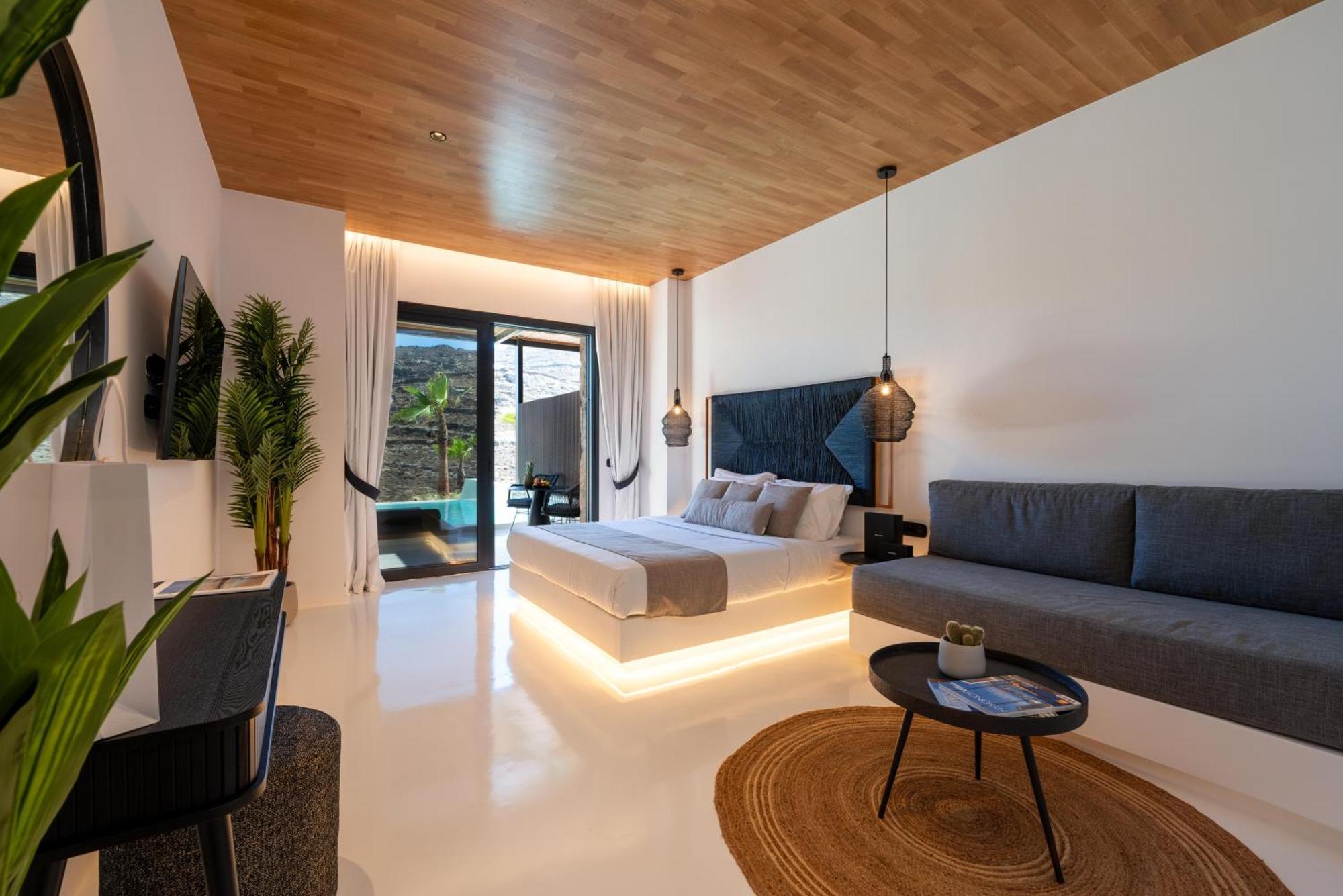 Black Hotel