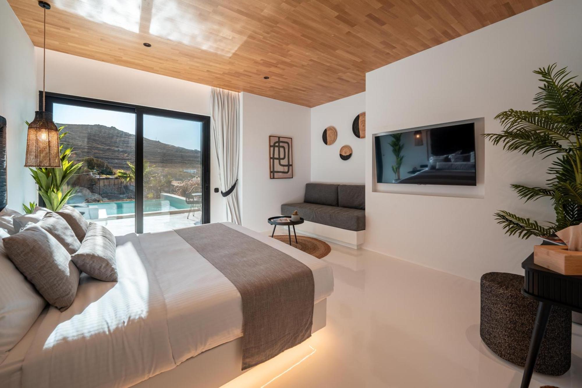 Black * Ftelia (Mykonos)