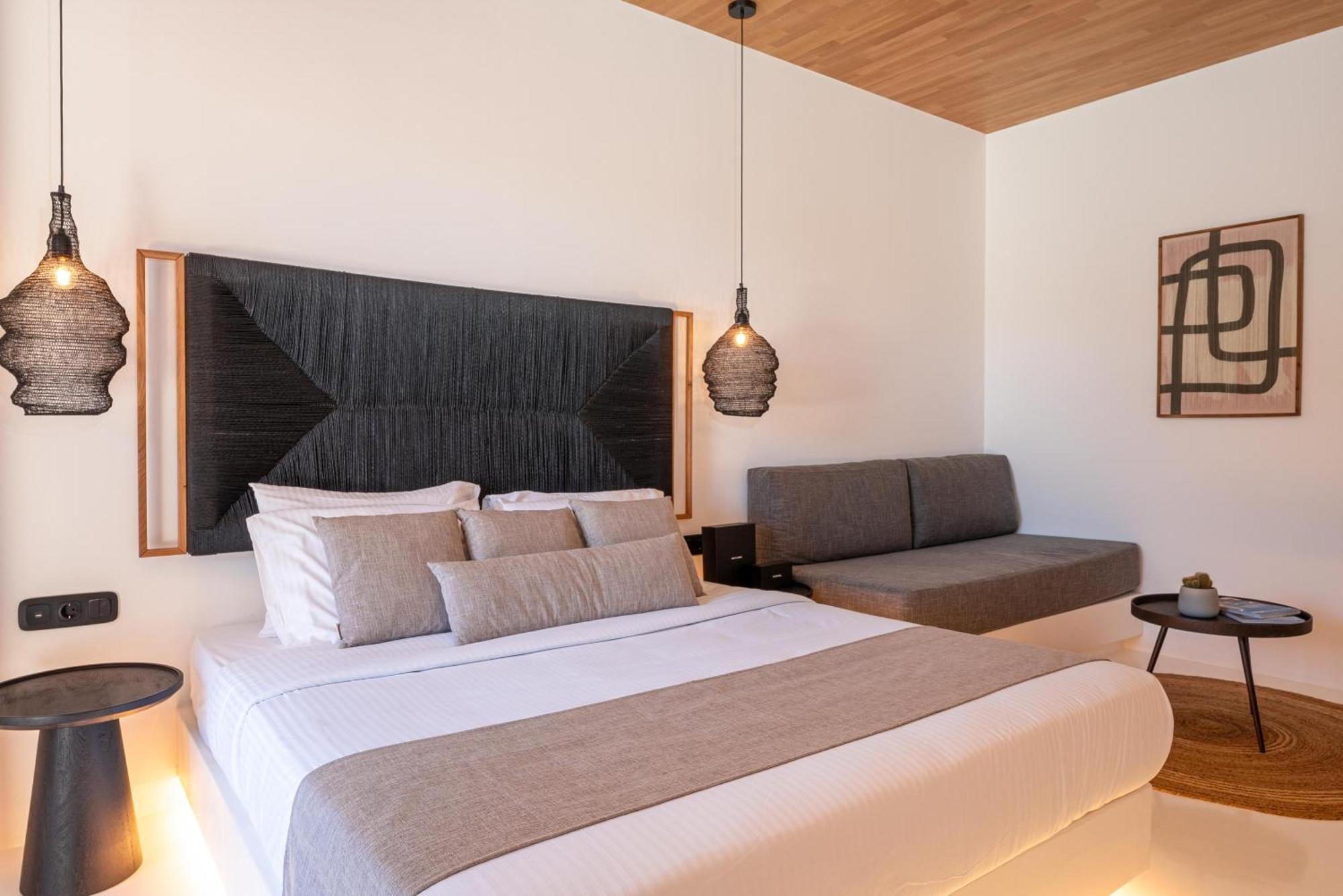 Black Hotel *